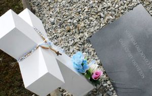 El cementerio de Darwin en las Falklands guarda los restos de 123 combatientes argentinos que permanecen sin identificar  