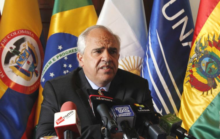 Samper explicó que la misión será de carácter técnico, en varias ciudades de Venezuela, integrada por 50/60 personas ”con total libertad de movimiento”.