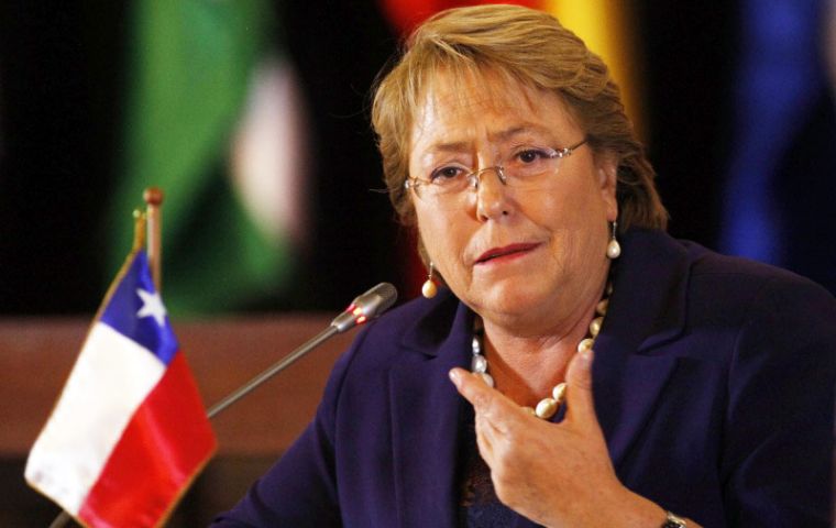 “El tema es complejo porque no se trata solo de un asunto legal, sino de comportamientos y ética” sostuvo la presidenta chilena 