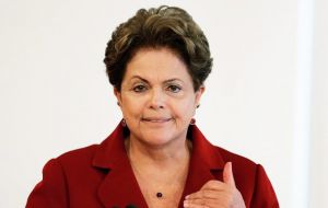 ”Todos estamos obligados a cumplir la ley, principalmente las personas que ejercen la facultad de cumplir la ley”, dijo Rousseff.