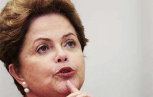 “Recibí con profunda consternación la noticia de los cobardes atentados terroristas”, señaló Rousseff en una carta divulgada en su página web.