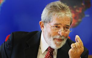 ”Cualquier cosa que haga que ella (Rousseff) no llegue al fin de su mandato es pisotear la Constitución brasileña”, dijo Lula al canal Globonews.