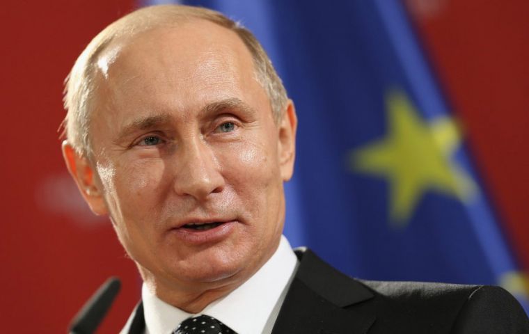 Putin destacó el alto nivel del diálogo, recordó los 130 años de relaciones diplomáticas, y la actual “senda de desarrollar su cooperación estratégica”.