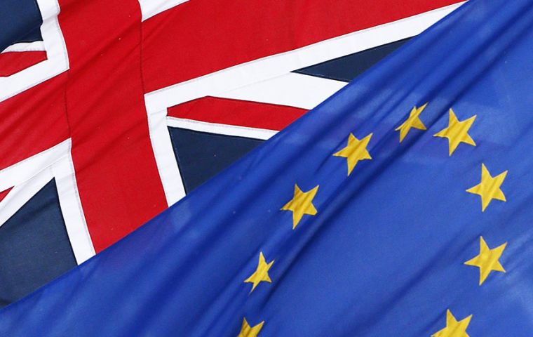 La consulta mensual del diario afirma que la tendencia al “brexit”, la posible salida del Reino Unido de UE, es vista como un reflejo de la crisis migratoria