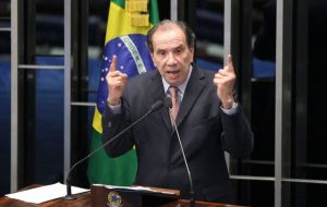 El senador opositor Aloysio Nunes, criticó a Maduro quien dijo afirmó que en caso que el Gobierno pierda las parlamentarias gobernaría con “los militares”.