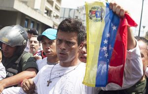 López le preguntó a Maduro cómo se sentía cuando ningún candidato del PSUV quiso que su cara estuviese en las propagandas políticas.