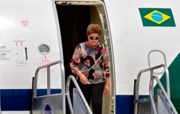 Rousseff mantuvo su viaje a París para asistir a la COP21, ante la que intervendrá el próximo lunes y después emprenderá de inmediato el retorno
