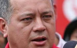 “Estamos obligados a nombrar a Chávez mañana, tarde y noche”, afirmó el presidente del Parlamento y candidato a reelección, Diosdado Cabello
