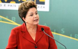 Rousseff dijo que dará batalla “por la salud de la democracia” y agregó ”debemos defenderla contra el golpe”
