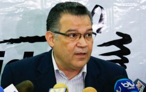 ”La diferencia de 112 a 51 se logra con una ventaja nacional de algo más de dos millones de votos”, dijo el miembro de la MUD Enrique Márquez.
