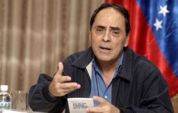 ”Estamos en una verdadera catástrofe”, dijo Héctor Navarro quien estuvo en la  vicepresidencia durante la última convalecencia de Chávez en Cuba