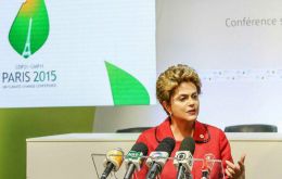 “Nos felicitamos con todas las naciones y todos los pueblos del mundo por esta conquista que asegura el desarrollo sostenible”, dijo Dilma Rousseff 