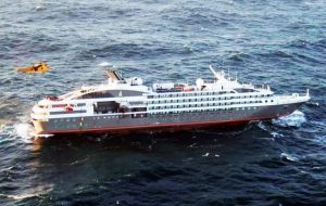 Los Isleños fueron felicitados por el despliegue y acogida a los 347 pasajeros y tripulantes del crucero Le Boréal que debieron ser rescatados en alta mar 