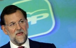  El PP de Rajoy perdió más del 44% de sufragios y 186 diputados que obtuvieron en los comicios de 2004 hasta caer al 28,71% de votos con 123 asientos.