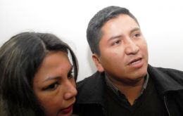  La resolución fue tomada pese a que Sandoval apareció el lunes en una conferencia de prensa junto a su pareja para pedir disculpas por la agresión