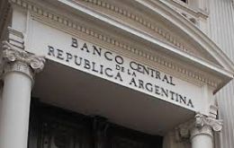 “Se han acordado cinco operaciones de swap para convertir a dólares de EE.UU. un total de 20.000 millones de yuanes”, dijo el Banco central argentino