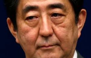 Kishida comunicó que el primer ministro Shinzo Abe expresa además a las víctimas “sus disculpas y su arrepentimiento desde el fondo de su corazón”.