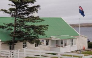 Gilbert House, sede del gobierno autónomo y electo de las Falklands 