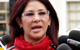 La “primera combatiente” Cilia Flores se dirigió a los chavistas en el centro de Caracas luego que los diputados oficialistas abandonaran el parlamento