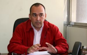 El diputado chavista Francisco Torrealba, adelantó que en el debate que se dará se planteará la “revisión de los precios del combustible” 