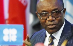 Emmanuel Ibe Kachikwu, presidente de la OPEP aseguró que existía el acuerdo de convocar una reunión extraordinaria si el precio del crudo bajaba de los 35 dólares.