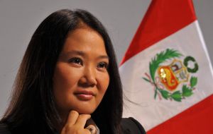 La hija del ex presidente Alberto Fujimori se impondría a Acuña con un 44,5% de los votos, a Kuczynski con un 45,5% y al ex mandatario Alan García con un 49,7%.