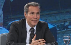 Alberto Nisman, fiscal especial de la causa AMIA fue hallado muerto en su domicilio el 18 de enero de 2015, con un tiro en la sien. 