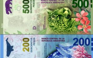 Desde mediados de año Argentina contará además con billetes de 200, 500 y 1.000 pesos, mientras que en la actualidad el billete de 100 es el de mayor denominación.