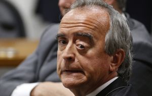 El denunciante es el ex-director de asuntos internacionales de Petrobras Nestor Cerveró que está entregando nombres para un acuerdo con la fiscalía de Brasil 