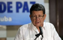 ”Nosotros no matamos al papá de Uribe. Eso es falso, nosotros no teníamos guerrilla por ahí” dijo en una entrevista Pablo Catatumbo, negociador de  FARC