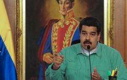 Maduro declaró a Venezuela en emergencia económica luego que se revelara una inflación de 141,5 % -la más alta de toda su historia-, y una contracción del 4,5%.