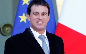 El gobierno francés manifestó por boca del primer ministro, el socialista Manuel Valls, su apoyo a la que fuera ministra de Finanzas de Nicolas Sarkozy.