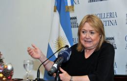 Según la cancillería bajo Susana Malcorra se insiste que el cambio no implica menguar la firmeza del reclamo por la soberanía argentina sobre las Islas.  