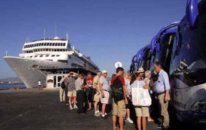 Además, según la ONEI, casi 10.000 extranjeros llegaron a Cuba a bordo de cruceros, superior a los 8.085 de 2014.
