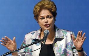 ”Va a ser un combate casa por casa, en el que el gobierno va a poner mucho empeño”, aseguró Rousseff en Quito tras reunirse con Rafael Correa