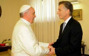 “Siento un honor inmenso por todo lo que significa el papa Francisco como líder espiritual y por los esfuerzos que está haciendo al servicio de la paz” señaló Macri