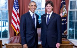 La clásica imagen de la foto oficial del embajador Lousteau con el presidente Obama en el Salón Oval