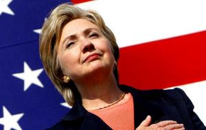 “Hillary es la opción adecuada para los demócratas para presentar una visión de Estados Unidos radicalmente diferente a la de los republicanos”, apunta NYT