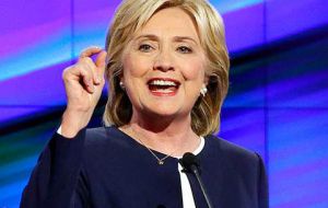 “Estoy tan emocionada de venir a Nuevo Hampshire después de ganar en Iowa”, dijo Clinton al inicio de un evento en Nashua, en Nuevo Hampshire