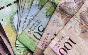 Los últimos pedidos han sido exclusivamente de billetes de 100 y 50 bolívares, porque los de 2, 5, 10 y 20 valen menos que el papel en que están impresos.