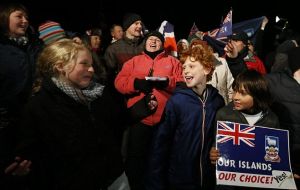 En 2013, el referendo dejó muy en claro que el pueblo de las Islas Falkland valora su relación con el Reino Unido, y desean retenerla en esa forma por el futuro presente.