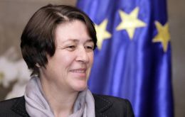 “Este acuerdo es un importante paso para frenar las emisiones en la aviación”, señaló la comisaria europea de Transporte, Violeta Bulc