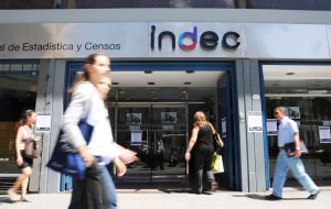 El gobierno de Macri por ahora apela a los índices de la ciudad de Buenos Aires y la provincia de San Luis, pues el Indec ha sido vaciado