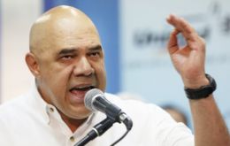 El vocero de la MUD Torrealba aseguró que en Venezuela “no va haber desenlace violento”, ni golpe de Estado, “ni estallido social, ni revuelta sangrienta”.