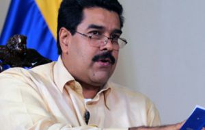 Un referendo revocatorio y la reforma o enmienda constitucional figuran entre las alternativas constitucionales para adelantar el fin del mandato de Maduro