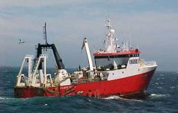El equipo de doce científicos se encuentra trabajando a bordo del buque pesquero Erin Bruce, propiedad de la empresa Wanchese Argentina S.R.L.
