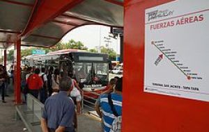 Maduro explicó que la mayoría de vehículos de transporte de carga y pasajeros usan diesel. En Venezuela, un litro de diesel cuesta 0,0048 centavos de dólar 