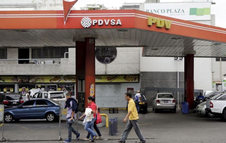 “Yo decidí dejar el diesel como está: no tocar el diesel para que no hubiera ningún problema en el transporte de carga, ni transporte público”, dijo Maduro 