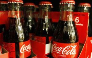 En 2011 Coca-Cola solicitó a la Oficina de Armonización del Mercado Interior el registro de una marca comunitaria para botellas metálicas, de vidrio y de plástico.