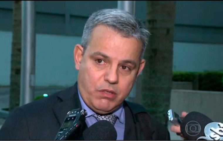 No conocemos el origen y tampoco reconocemos la autenticidad de los documentos que se adjuntan al texto, dijo el abogado Antonio Augusto Figueiredo Basto
